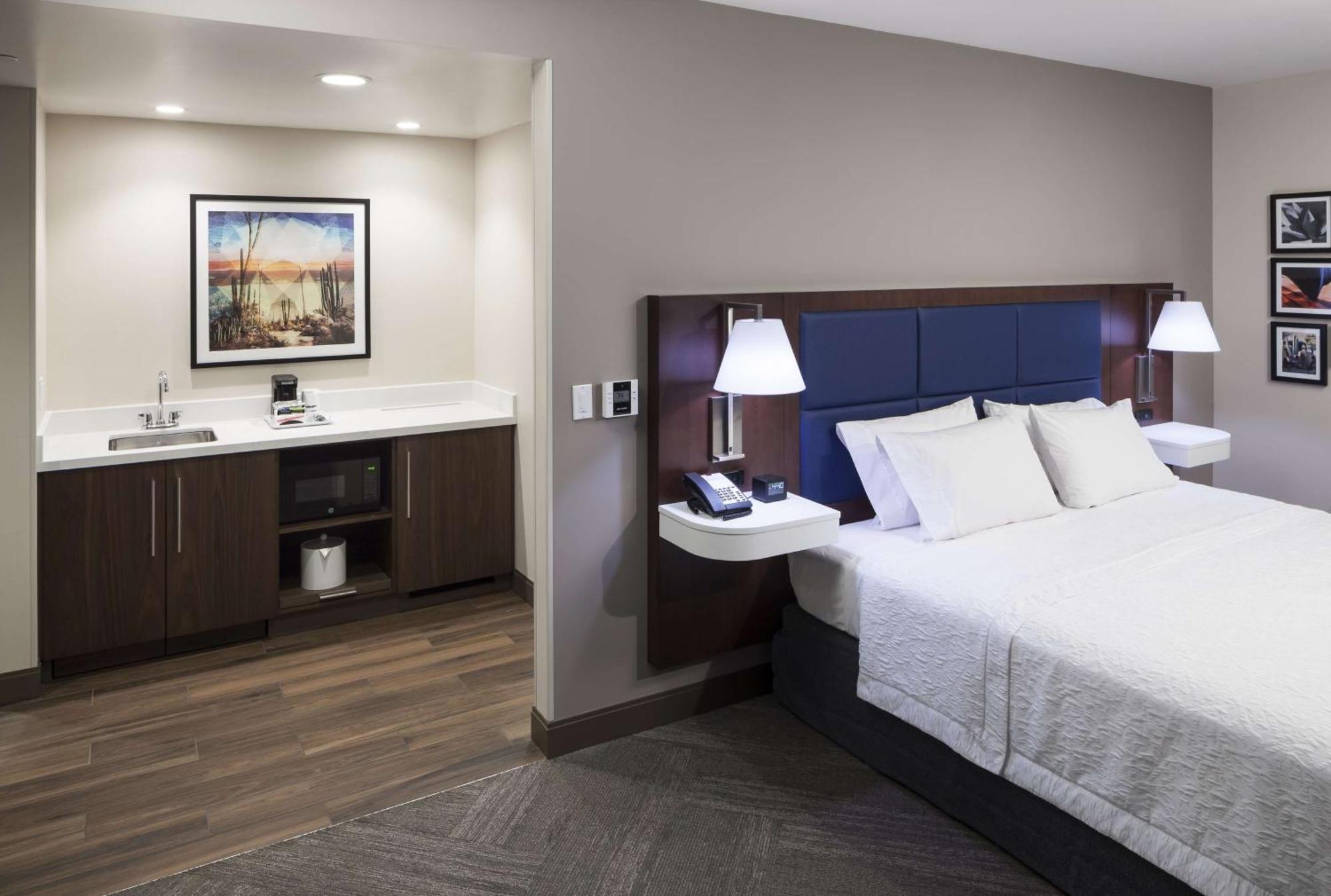 Hampton Inn & Suites Phoenix Downtown Exterior photo