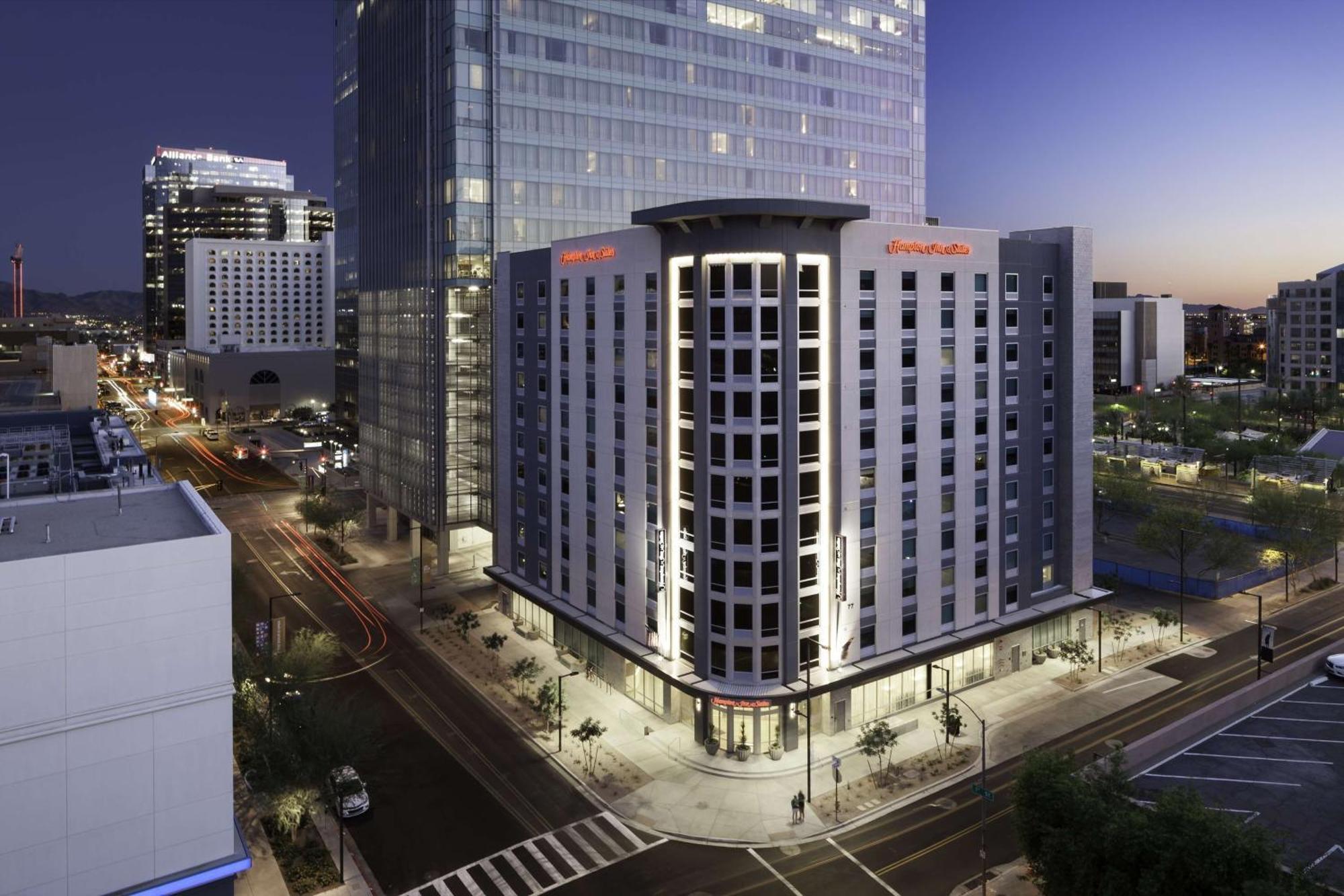 Hampton Inn & Suites Phoenix Downtown Exterior photo